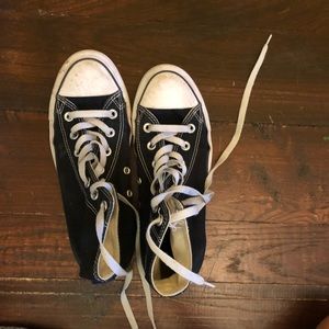 black converse shoes